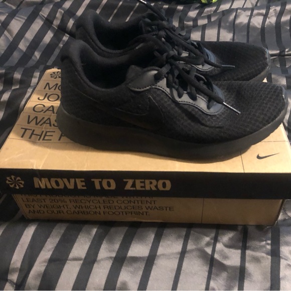 Women’s Nike tanjun - Picture 1 of 5